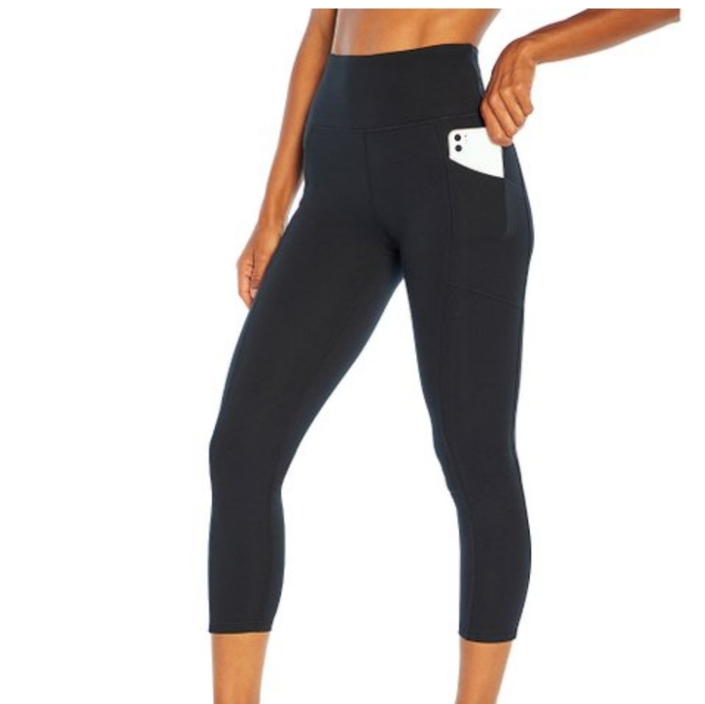 Black pocket leggings